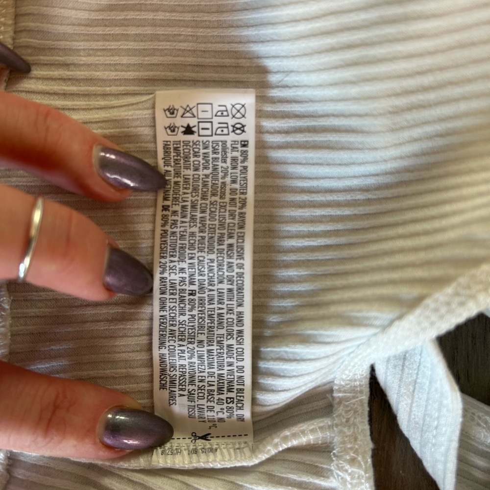 White Ribbed Button-Front Crop Top - Picture 4 of 4